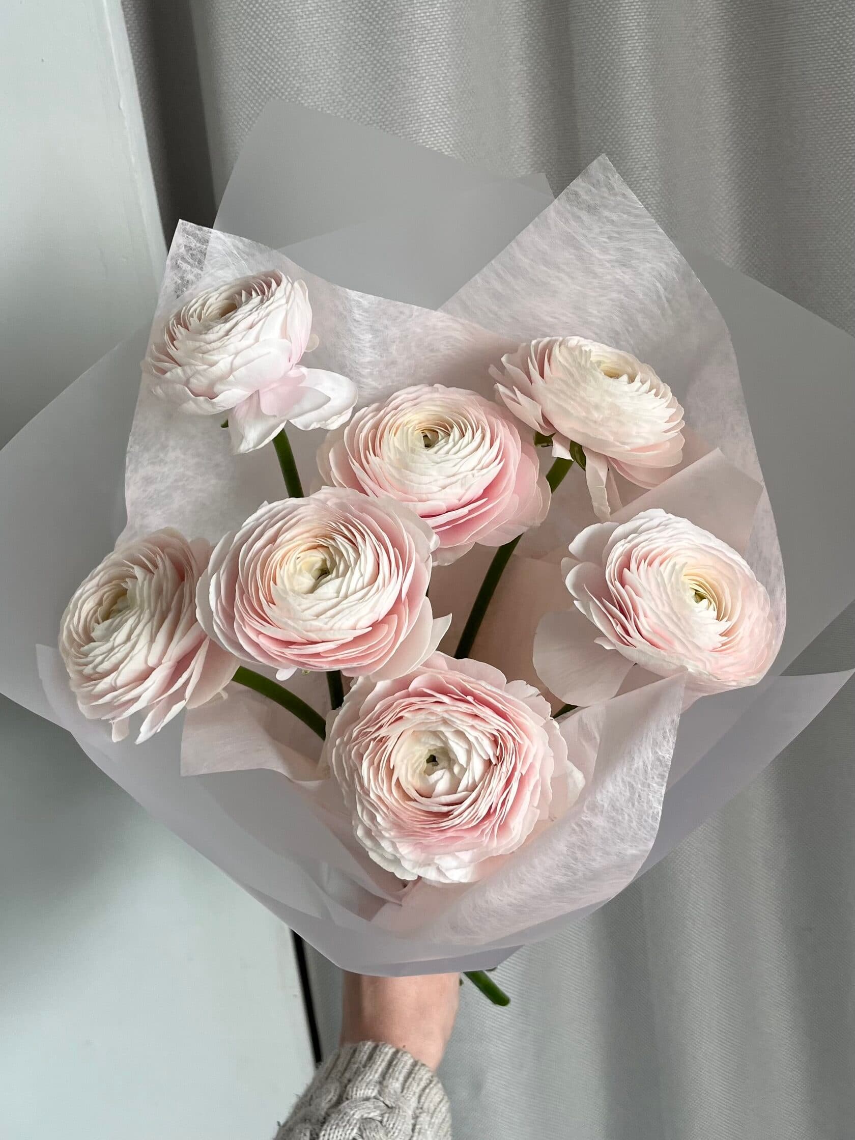 Монобукет ранункулюсов миниатюра 3