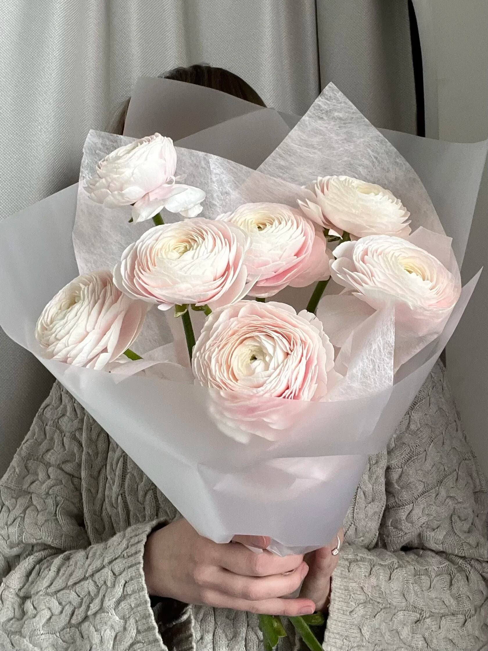 Монобукет ранункулюсов миниатюра 4